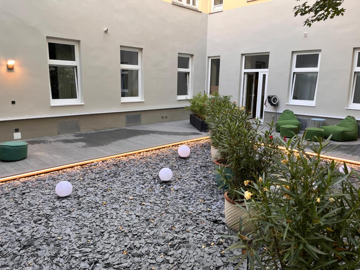 Street Living Hotel - Apartments Вена Экстерьер фото