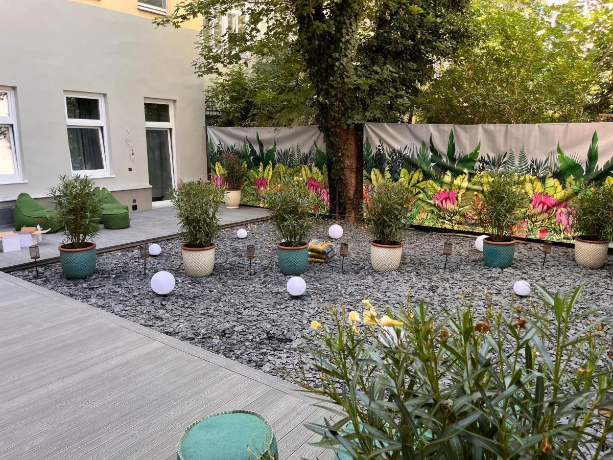 Street Living Hotel - Apartments Вена Экстерьер фото