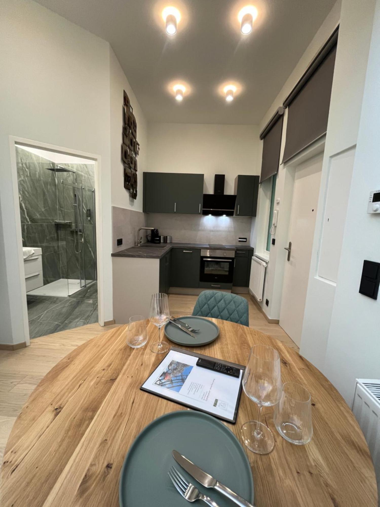Street Living Hotel - Apartments Вена Экстерьер фото
